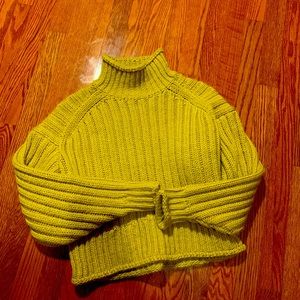 Mustard-yellow crop sweater